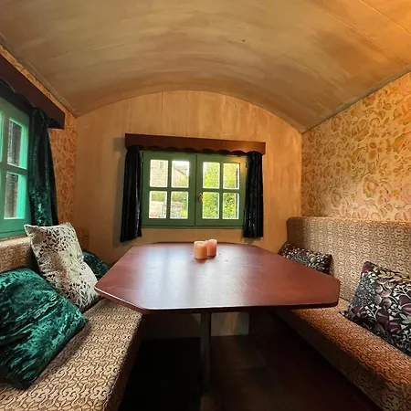 Luxury tent Roulotte Tzigane